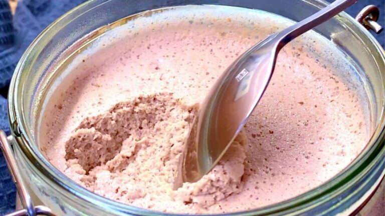 This forgotten trick turns simple strawberries and milk into a light, fluffy dessert…