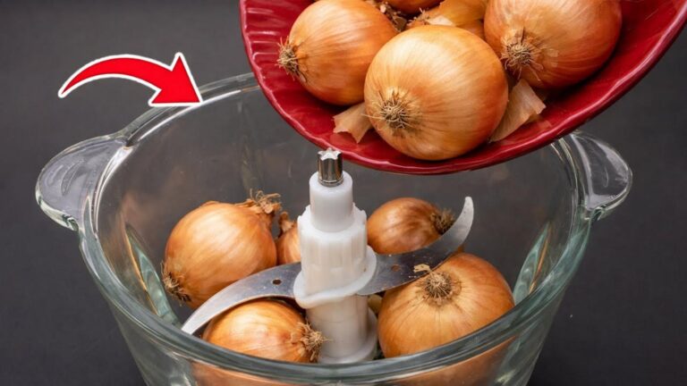 This simple trick keeps onions fresh for months… discover how to store them right!