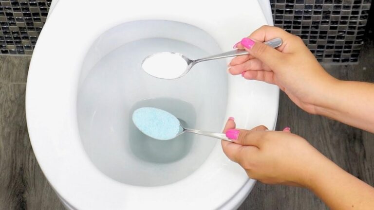 This simple trick transforms your toilet’s shine… you won’t need harsh cleaners again!