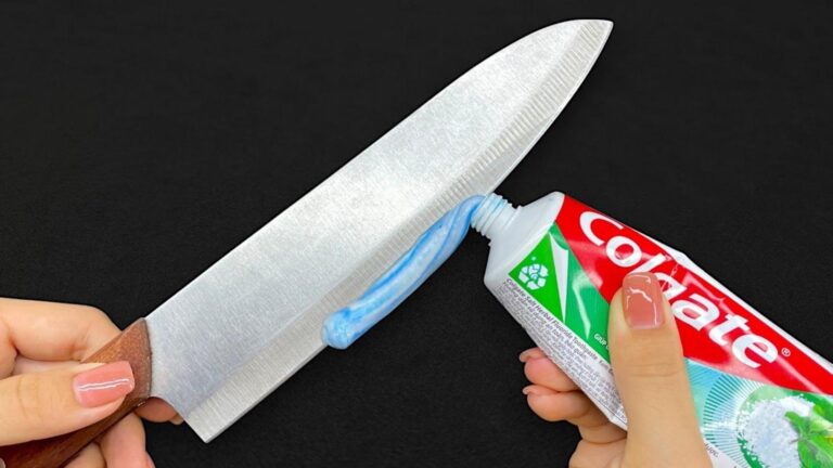An old trick to sharpen knives in seconds… you’ll want to try this immediately!