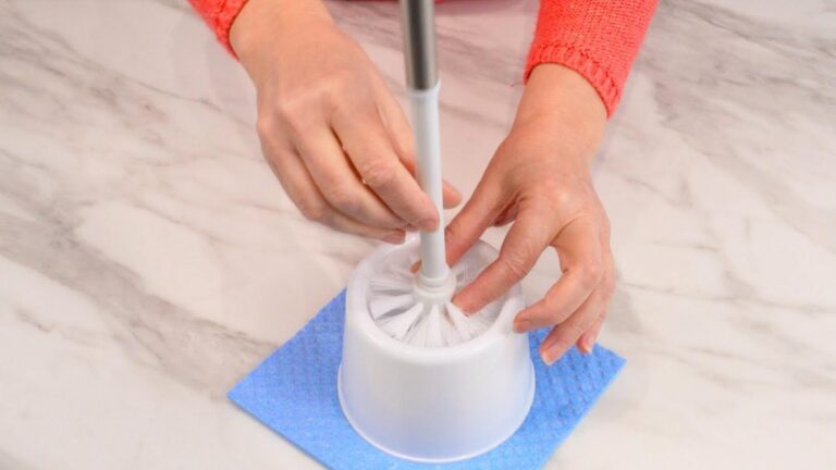 This simple trick transforms your toilet brush into a cleaning powerhouse…